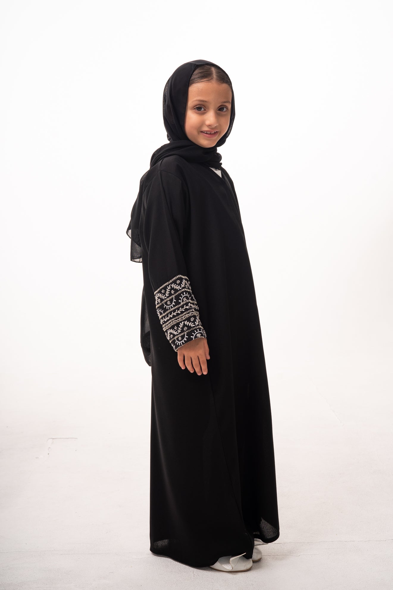 Black Beaded Wrist Girls Open Abaya with Strap