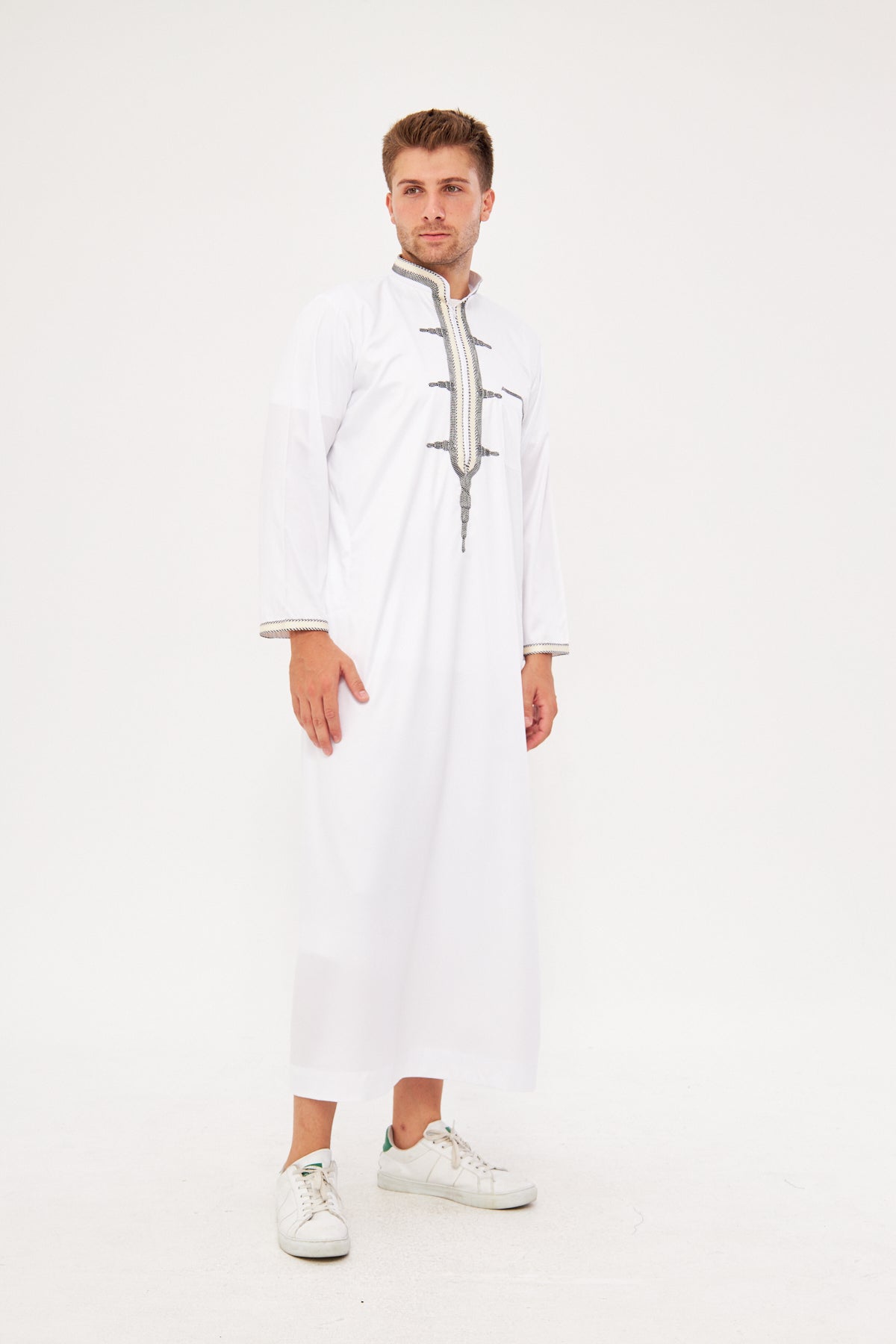 Amir Black Embroidery Thobe - White