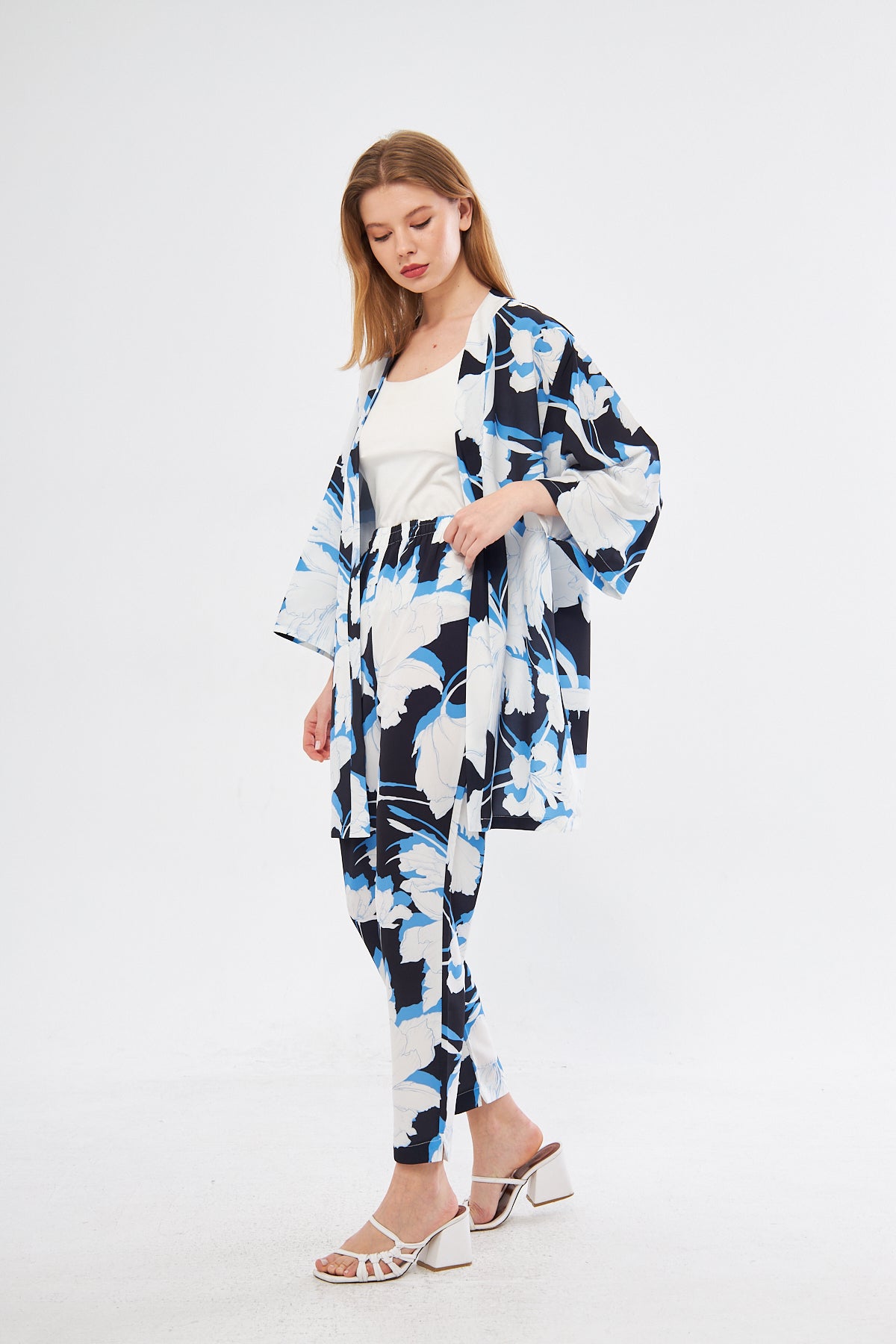 Ava Floral Print Kimono & Pant Set - White & Navy Blue