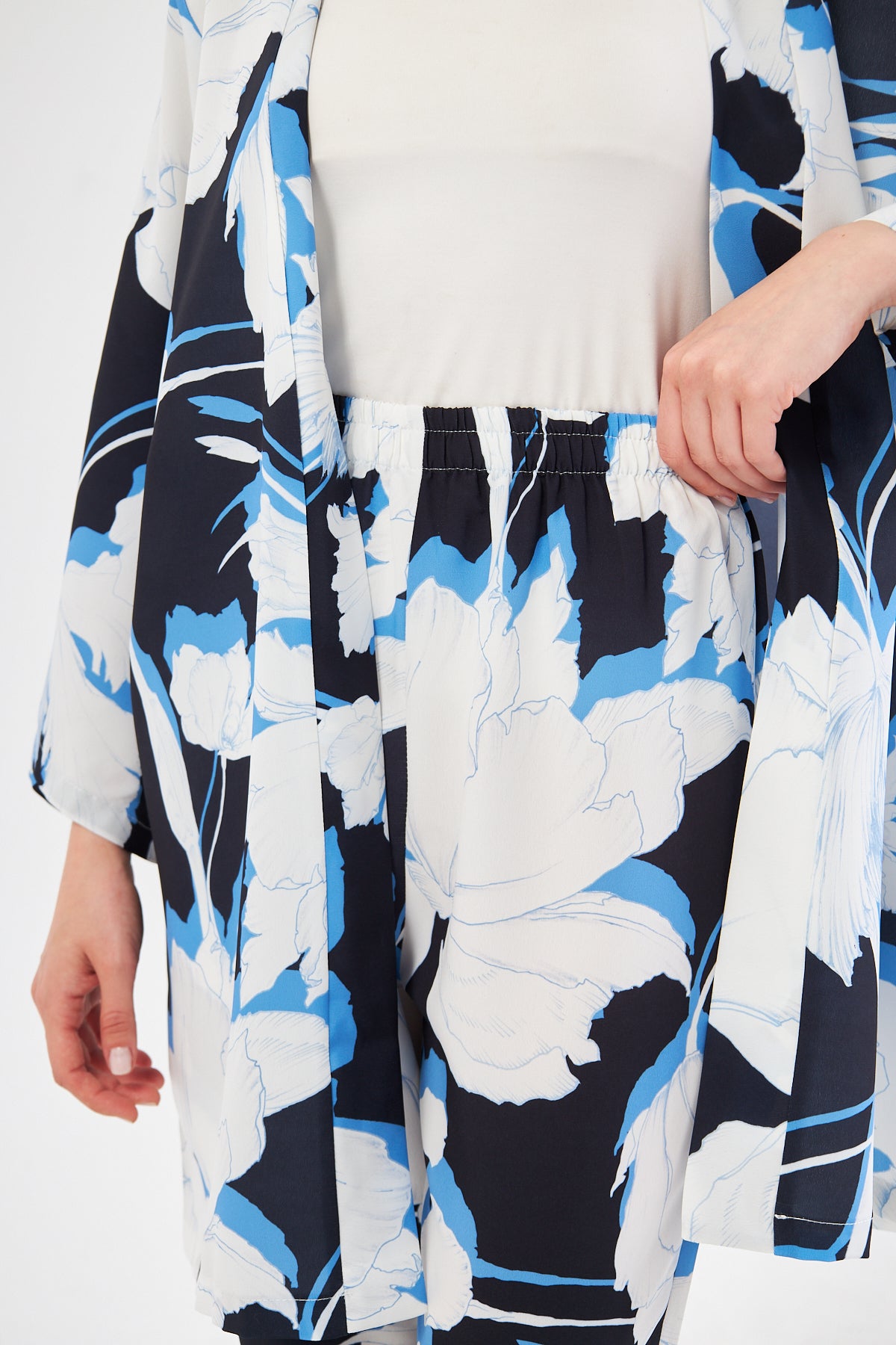 Ava Floral Print Kimono & Pant Set - White & Navy Blue